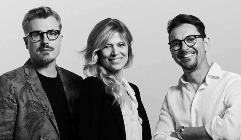 Studio Giò Forma tre menti creative in un’unica anima rock,  un laboratorio di idee con un solo motto:  tutto è palco